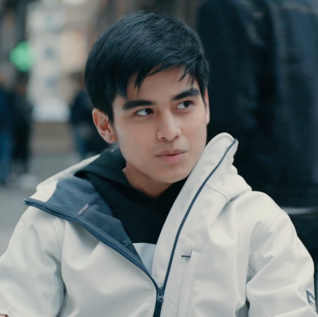 theelliegurl's tweet image. How can someone go from cutie-abunjing-babieluvs to jaw-clenching-hawtie-so, so pogi after??

multitasker ka, nak?