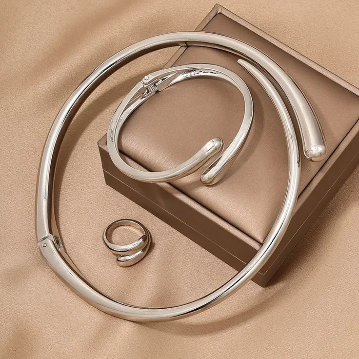 gemcartel_'s tweet image. Luxury without breaking the bank!๐
This stunning set is yours for only 12k
Available in gold and silver.