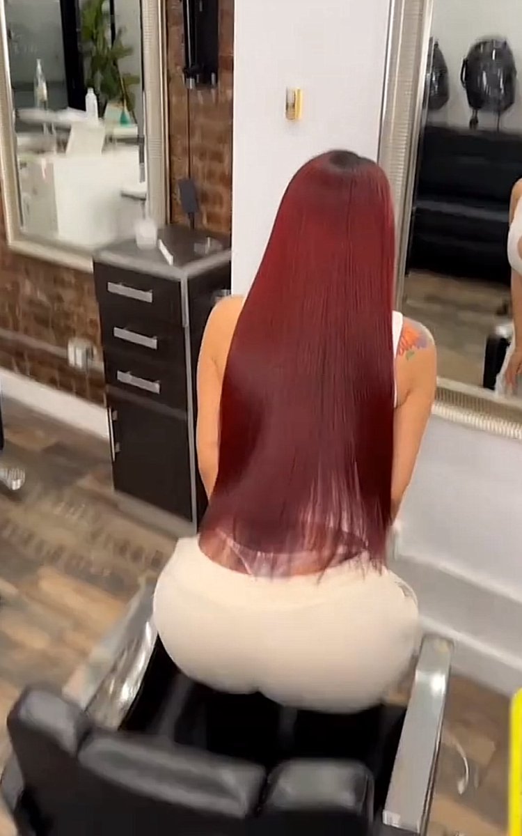 lulubardii's tweet image. Cardi B should definitely be selling her own hair care products.. hair looks super healthy!