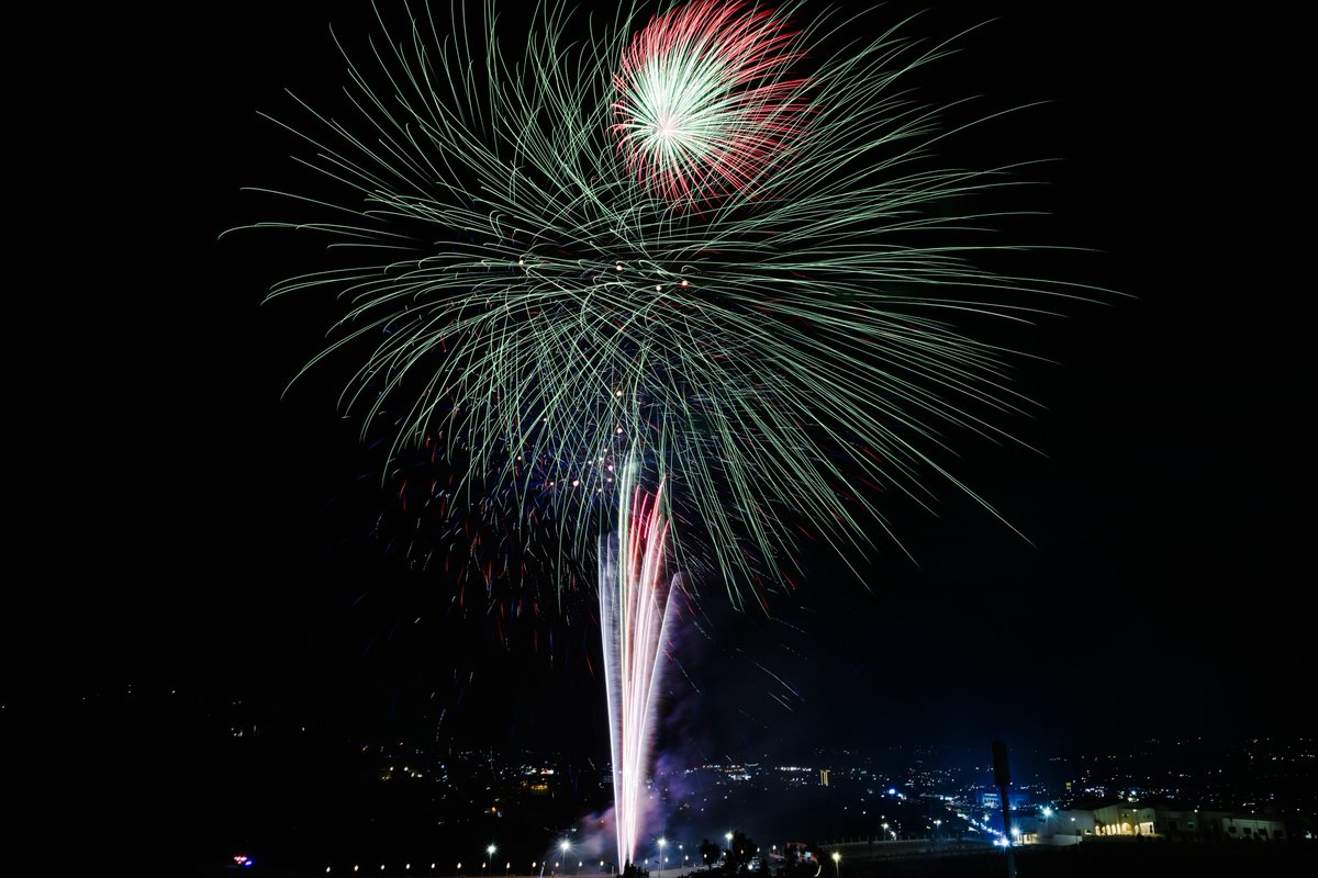 O53OOO's tweet image. في #صيف_الباحة2025، أضاءت الألعاب النارية سماء المنطقة بألوان الفرح والجمال،
#الباحه
تصوير علي الشدوي