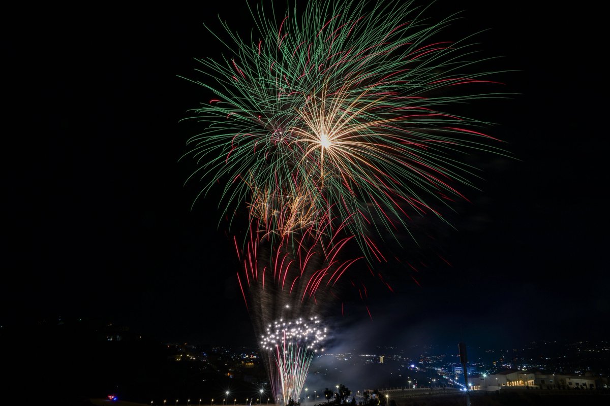 O53OOO's tweet image. في #صيف_الباحة2025، أضاءت الألعاب النارية سماء المنطقة بألوان الفرح والجمال،
#الباحه
تصوير علي الشدوي