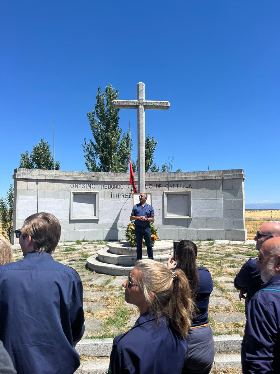 fe_valladolid's tweet image. 👉🏻 Los falangistas de Valladolid en el Homenaje en Labajos a Onesimo Redondo.
"Nos encaramos con la tragedia secular de España, pueblo imperial, de grandes destinos, destruído y deshecho poco a poco."
🔴⚫🔴
#Falange #NacionalSindicalismo
#CaudillodeCastilla