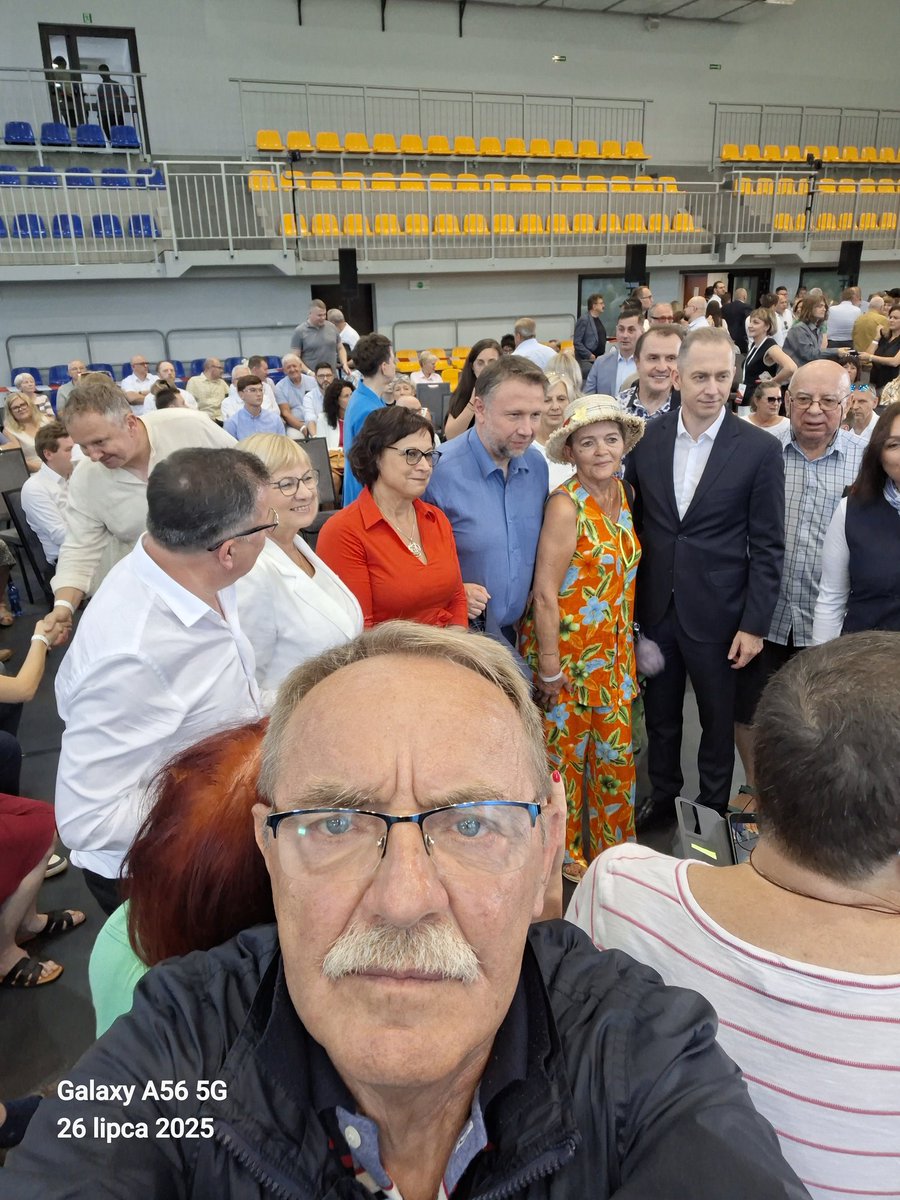 BogdanKucharsk7's tweet image. Pabianice, spotkanie z Premierem, D.Tuskiem.
26.07.2025.
Fantastyczna atmosfera, ludzie. Jest siła i moc. Pomimo przeciwności, walczymy dalej, ani jednego kroku wstecz. 🇵🇱🇪🇺💪💪✌️
