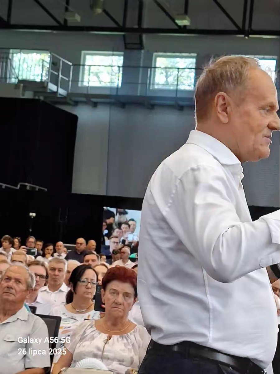 BogdanKucharsk7's tweet image. Pabianice, spotkanie z Premierem, D.Tuskiem.
26.07.2025.
Fantastyczna atmosfera, ludzie. Jest siła i moc. Pomimo przeciwności, walczymy dalej, ani jednego kroku wstecz. 🇵🇱🇪🇺💪💪✌️