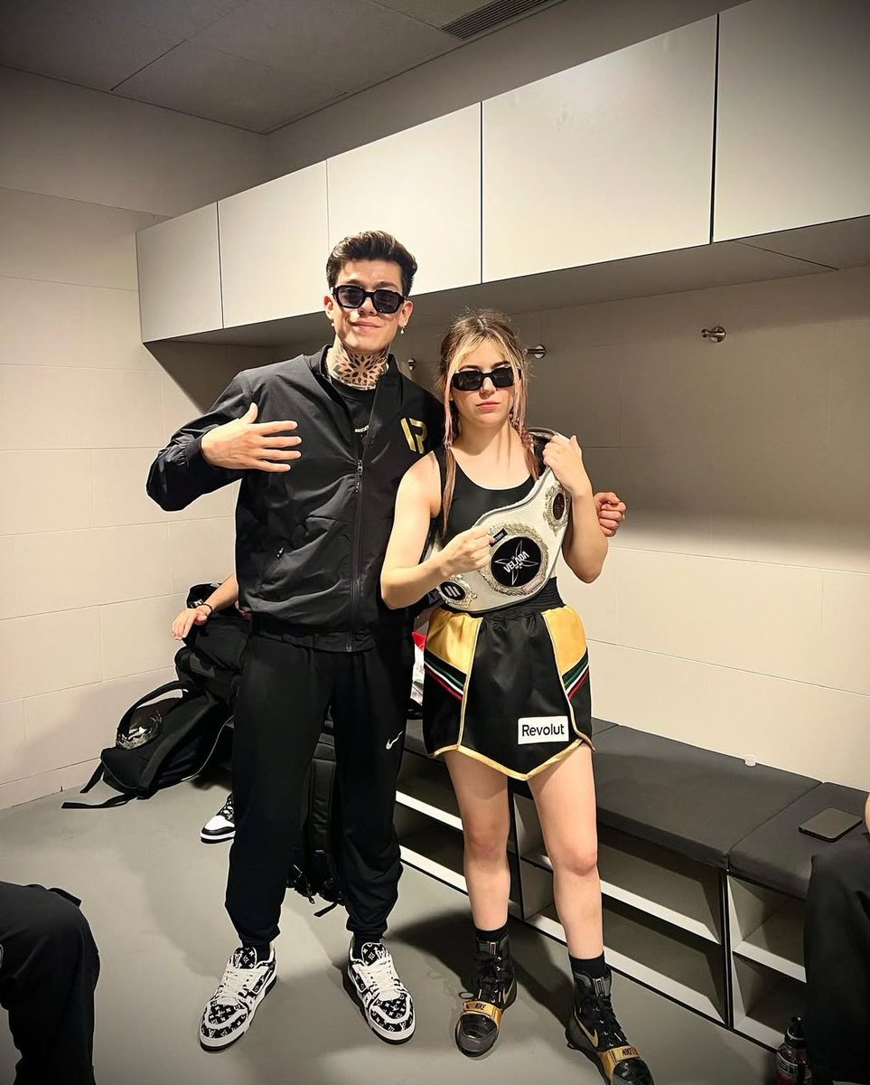 chrisdearig's tweet image. POCO SE HABLA DE DON RONALDOBXM LA CABRAAA🐐
hizo campeona a ari, rivers y dos veces a alana. Increíble lo de este muchacho como entrenador👏🏼