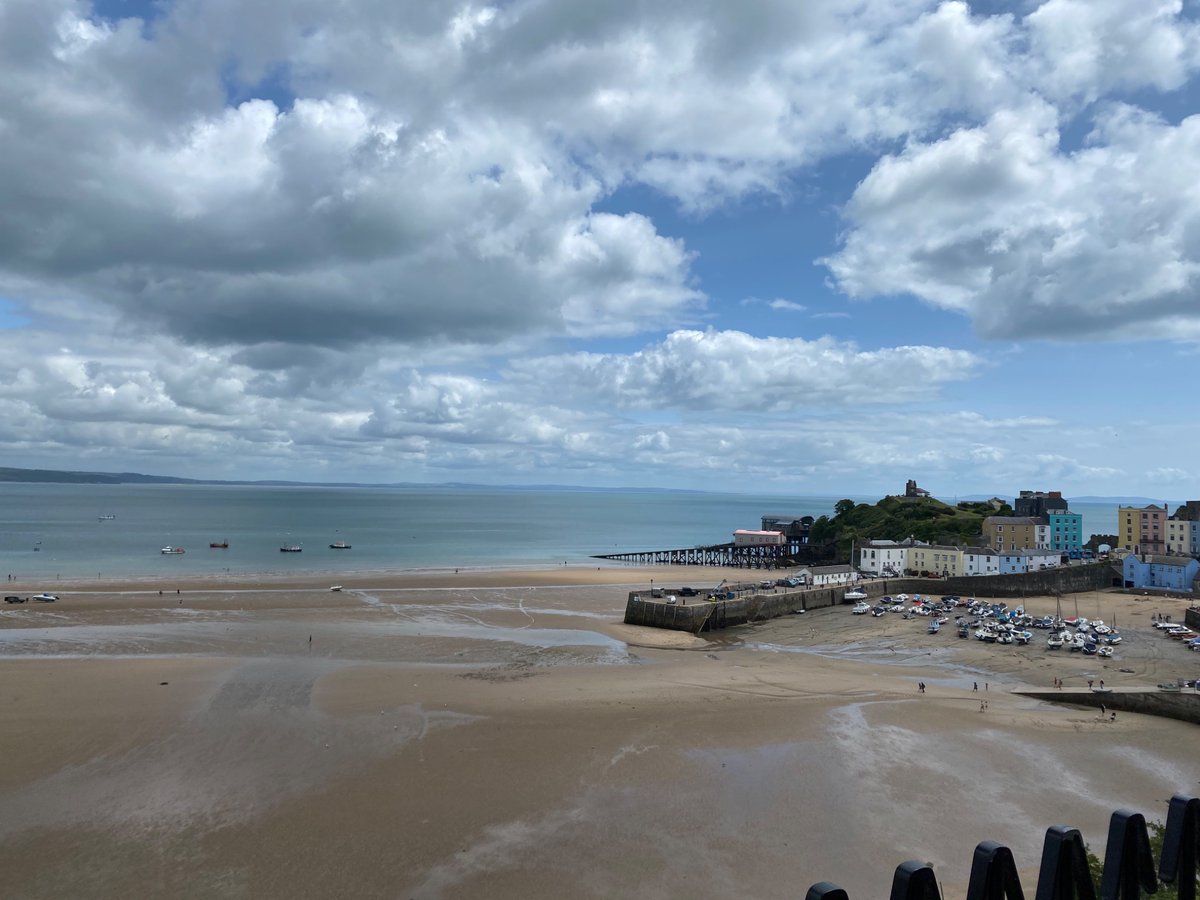 StuartMillson's tweet image. Seascape, Tenby, late July Saturday afternoon. @tenbybrewingco @VisitPembs @visitwales