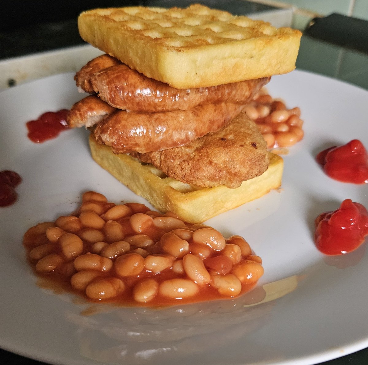 When your son asks you to pretend his chosen dinner to look like it came from a fancy restaurant 🤣🤣 I tried 😅 🙃 
#MasterChef 😉 #kids