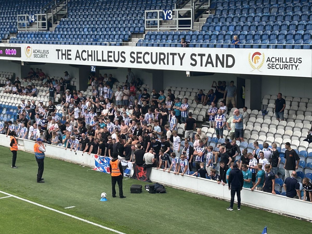 mbquane's tweet image. European Pre-Season football over Loftus rd today @QPR v @scHeerenveen decent game but poor crowd.
Love a European game and great to see a bit of European action over the Loft match ended in a draw 2-2 #Qpr #Heerenveen