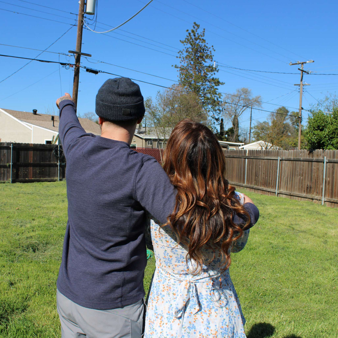 Tonight on #HouseHunters 🌸
A cougar dating a cub is on the hunt for a home in California. They're looking for something unconventional with room for him to practice his professional fighting.

10|9c on @HGTV 🥊