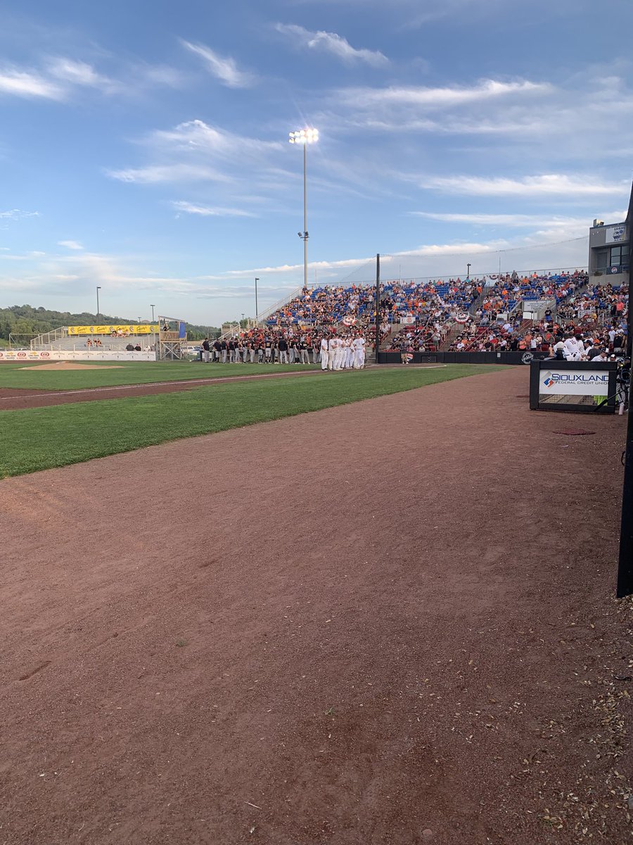 AMitchellSports's tweet image. And with that, the 2024-25 athletic year has come to a close in Siouxland!
So many great places, great moments, and even better people.
Excited for what’s on the horizon with our @SportsZoneKCAU9 team!