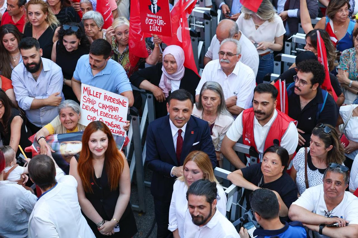 CHP_istanbulil's tweet image. Ekrem İmamoğlu zindanlara sığmaz, duvarlar bizi ayıramaz!

İl Başkanımız Özgür Çelik’in de katıldığı, Cumhurbaşkanlığı Aday Ofisilerimizin ilkinin açılışını Genel Başkanımız Özgür Özel’in öncülüğünde başkentimiz Ankara’da, halkımızın büyük coşkusu, partimizin tükenmez enerjisiyle…
