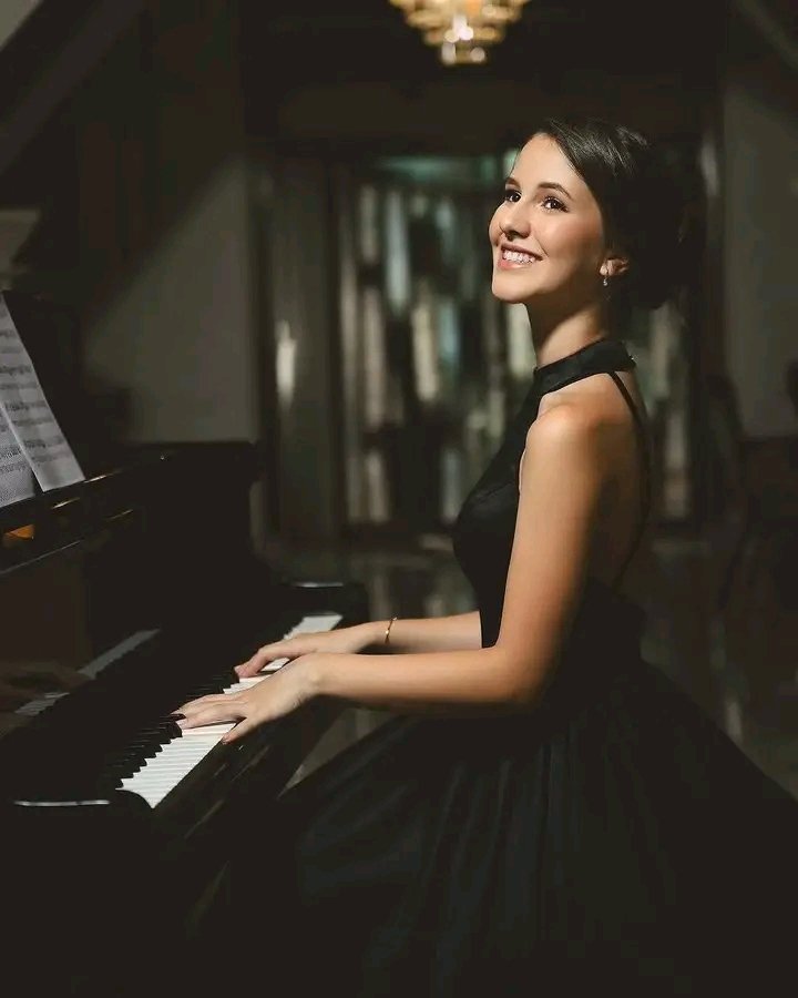 ywsfzm15's tweet image. *
أتدري ماهو الجحيم ؟..
الجحيم هو ألا تستطيع أن تحب ..🖤🎶
*
*
مراسيل 💌🦋