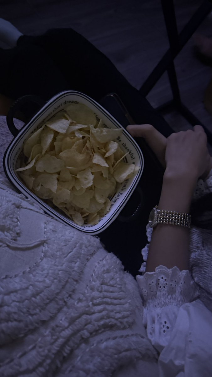 dr26_211's tweet image. My fav person 
خمس لايكات واروح اخطفها مرة تانية لانها بكتني