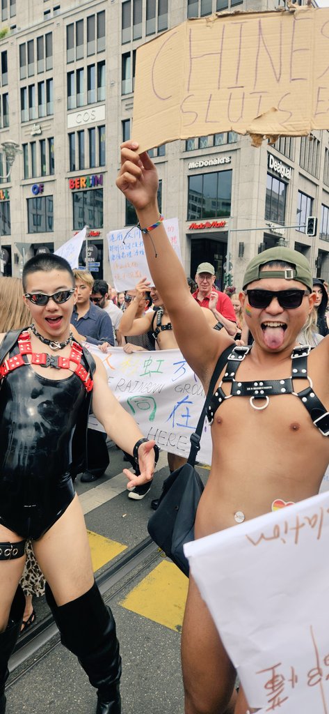 ברלין צבעונית ויפה.. מחכה שתל אביב תחזור להיות כזו...יש פה הכל מהכל והכי חשוב סובלנות...