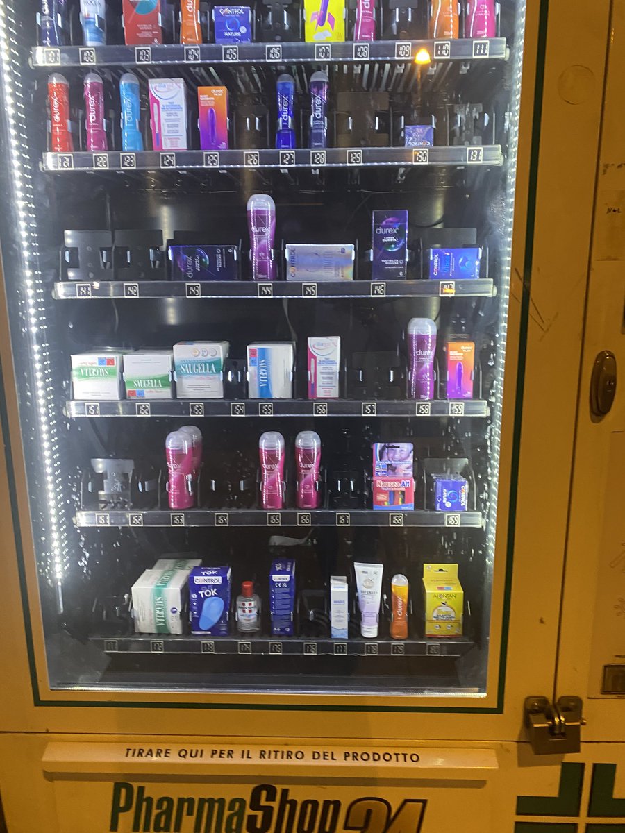 testosteroneHAV's tweet image. Why does italy have sex toy vending machines ?