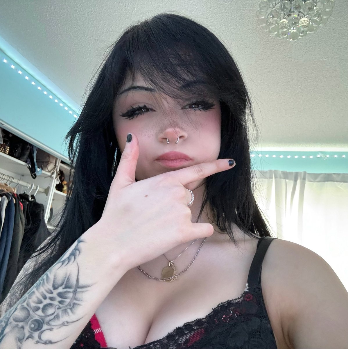 sending more pics to everyone who says 'hi' ❤️