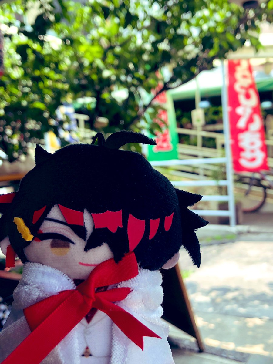 Key_Diva's tweet image. I went with #MiPape for some Japanese food. He spotted a little bird on a tree 🐦