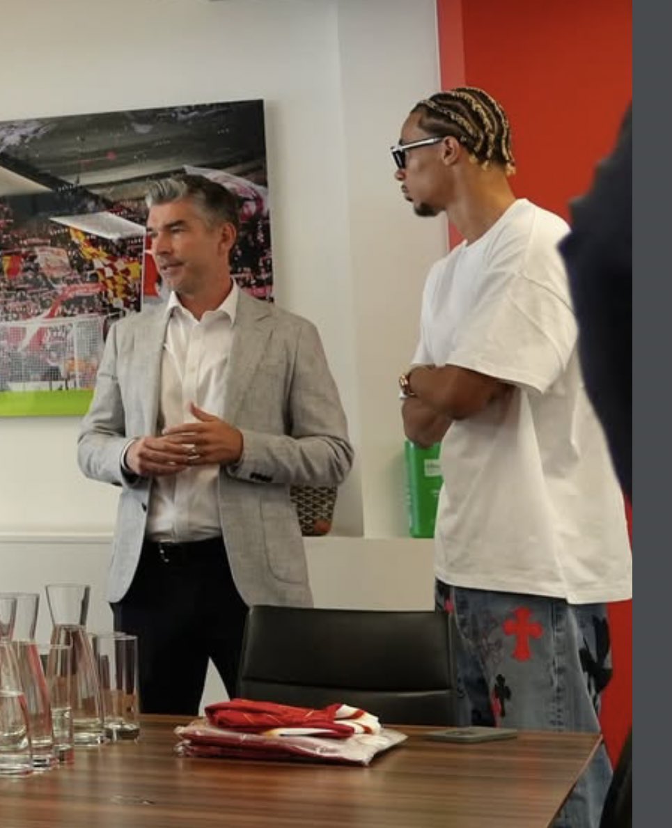 ScouseRed0151's tweet image. Richard Hughes with Hugo Ekitike 🫱🏼‍🫲🏻