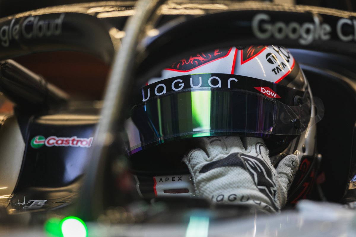 eFORMULAnews's tweet image. Strategy up and down at @JaguarRacing: @NickCassidy_ benefits, Evans rants - also against Beckmann!
e-formula.news/news/formula-e…
#FormulaE #ABBFormulaE @FIAFormulaE #LondonEPrix