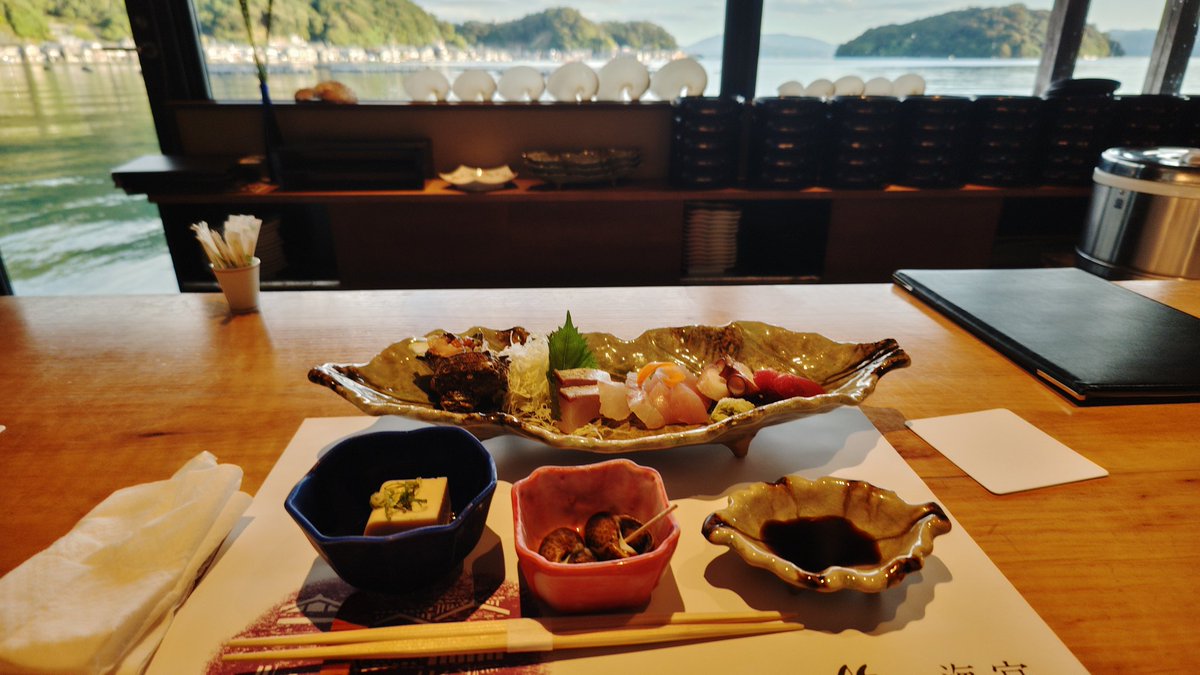 おはようございます。

宿の近くのお店で夕飯をいただきました。

#鮨割烹海宮
#潮彩御膳
