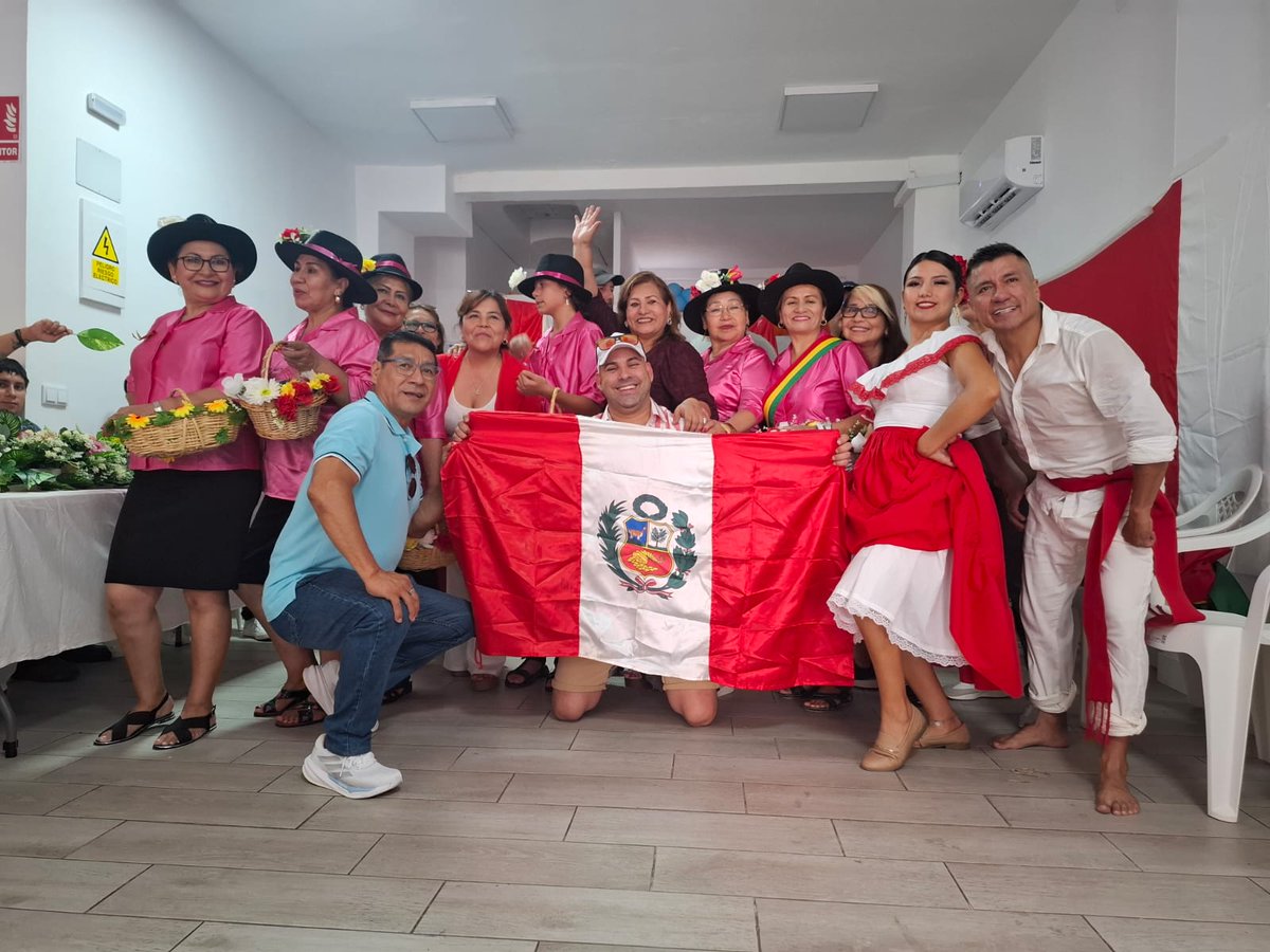 lachy77's tweet image. Las #FiestasPatrias de #Peru se celebran cada año en #Madrid por nuestros amigos del #ForoDemocraticoMadridPeru, reúnen a mucha gente, comidas típicas, bailes, tradición y mucha unidad, gracias siempre por la invitación y que #VivaPeru