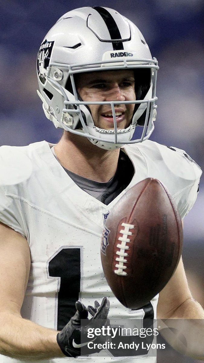 HelmetStalker's tweet image. Panthers WR Hunter Renfrow is using a Schutt F7 Pro with an F7-ROPO-SW-NB-VC facemask and a SportStar Victory chinstrap; he used a Riddell SoeedFlex Precision Diamond with an SF-2BD-SW facemask with the Raiders in 2023.