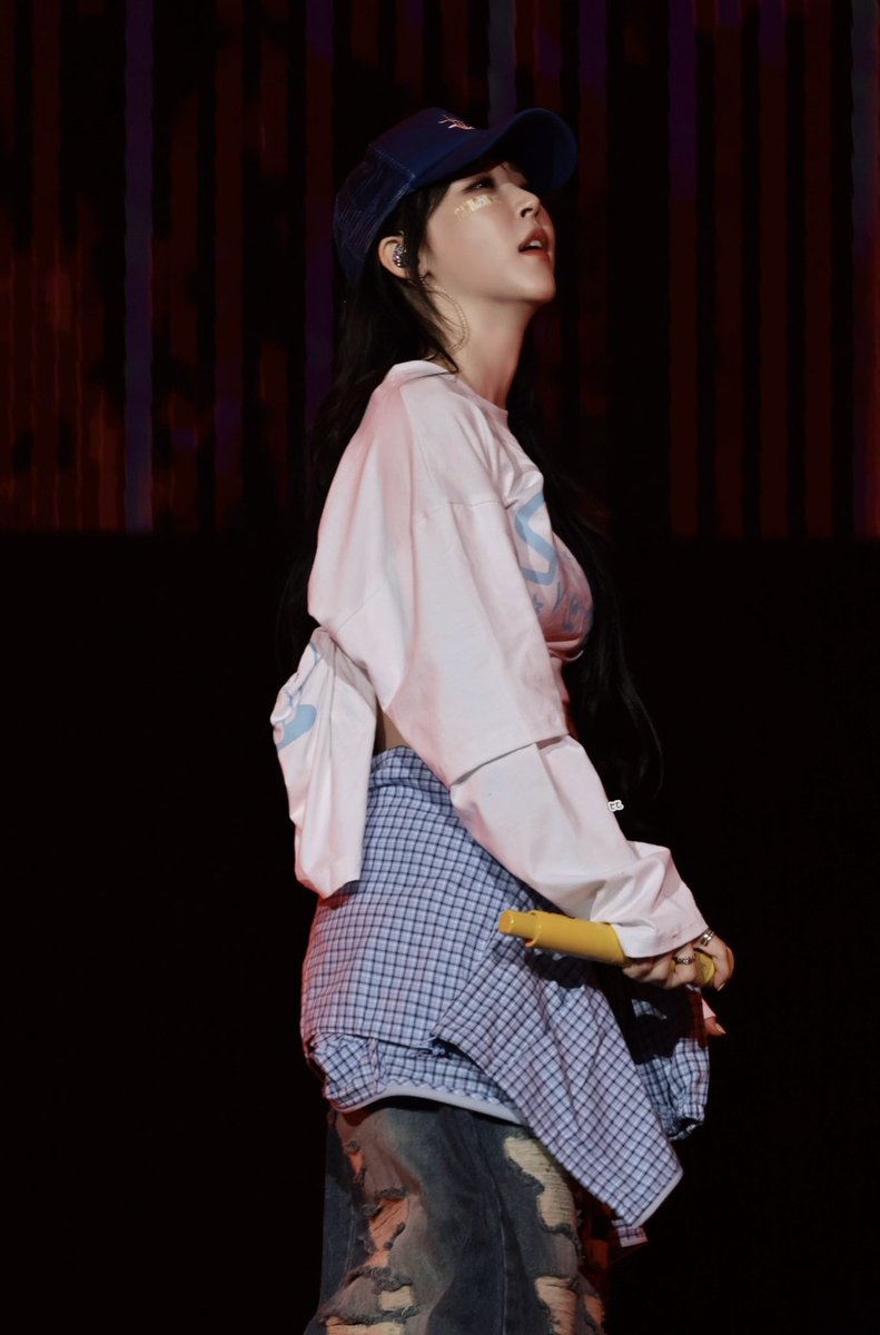 moo_moo_0619_cf's tweet image. 250726⭐️
Moon Byul Fan Concert [sea;nema] 
In KAOHSIUNG 
帥慘🥰😍
#MAMAMOO #마마무
#MoonByul #문별