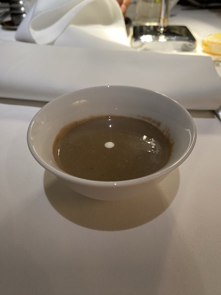 #شوربة فطر تشربها دون ملعقة في احد افخم مطاعم #موسكو تذكرك بسحلة #اللبن