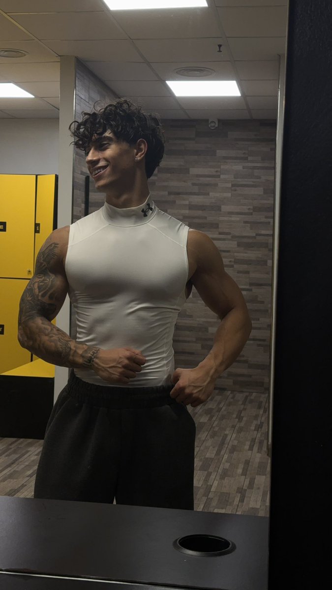 write “sexy” if u want the photo without the shirt and the pants