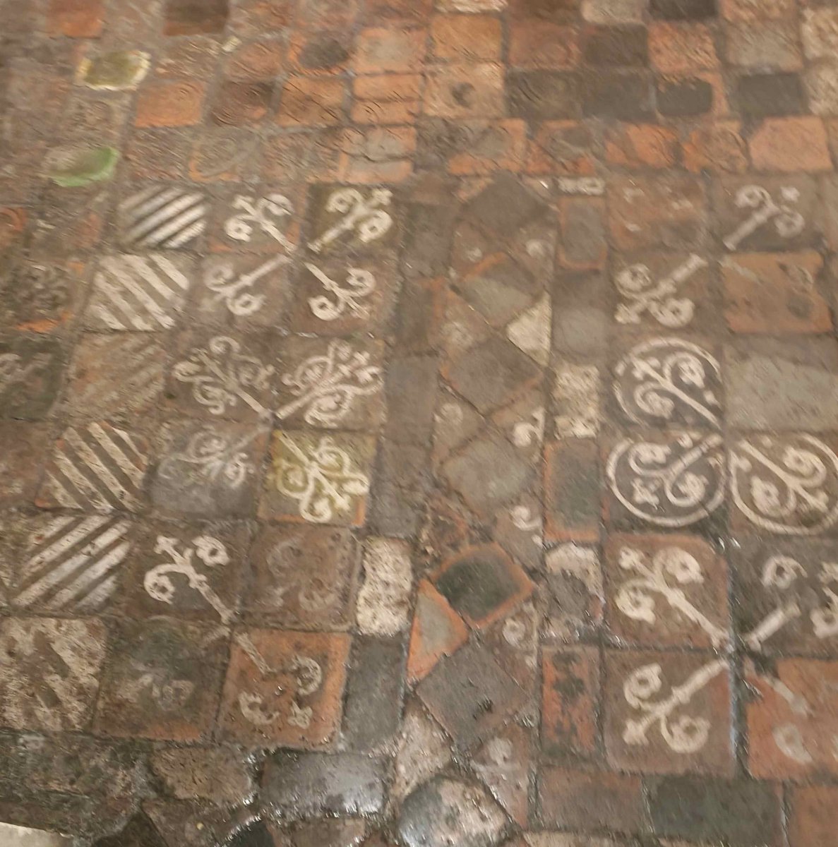 #lornalovesthis #TileTuesday #TilesonTuesday Christchurch Cathedral Dublin  #ceramics #ceramiceyecandy #authorslife #ceramicart I write historical fiction - see lornahunting.com #historicalfiction
