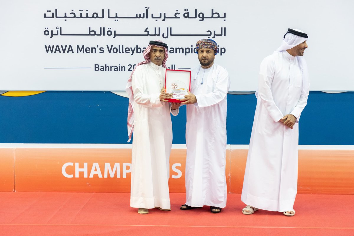 Oman Volleyball Association (@omanvba) on Twitter photo المهندس <a href="/IB_ALMAHDAWI/">المهندس / إبراهيم المقبالي</a> رئيس مجلس الإدارة ونائب رئيس الاتحاد العربي واتحاد غرب آسيا يقدم هدايا تذكارية للشيخ علي بن محمد آل خليفة رئيس الاتحادين العربي والبحريني وسعادة علي غانم الكوارى رئيس الاتحادين القطري وغرب آسيا في ختام بطولة غرب آسيا للمنتخبات والتي اختتمت اليوم في المنامة. المهندس <a href="/IB_ALMAHDAWI/">المهندس / إبراهيم المقبالي</a> رئيس مجلس الإدارة ونائب رئيس الاتحاد العربي واتحاد غرب آسيا يقدم هدايا تذكارية للشيخ علي بن محمد آل خليفة رئيس الاتحادين العربي والبحريني وسعادة علي غانم الكوارى رئيس الاتحادين القطري وغرب آسيا في ختام بطولة غرب آسيا للمنتخبات والتي اختتمت اليوم في المنامة.