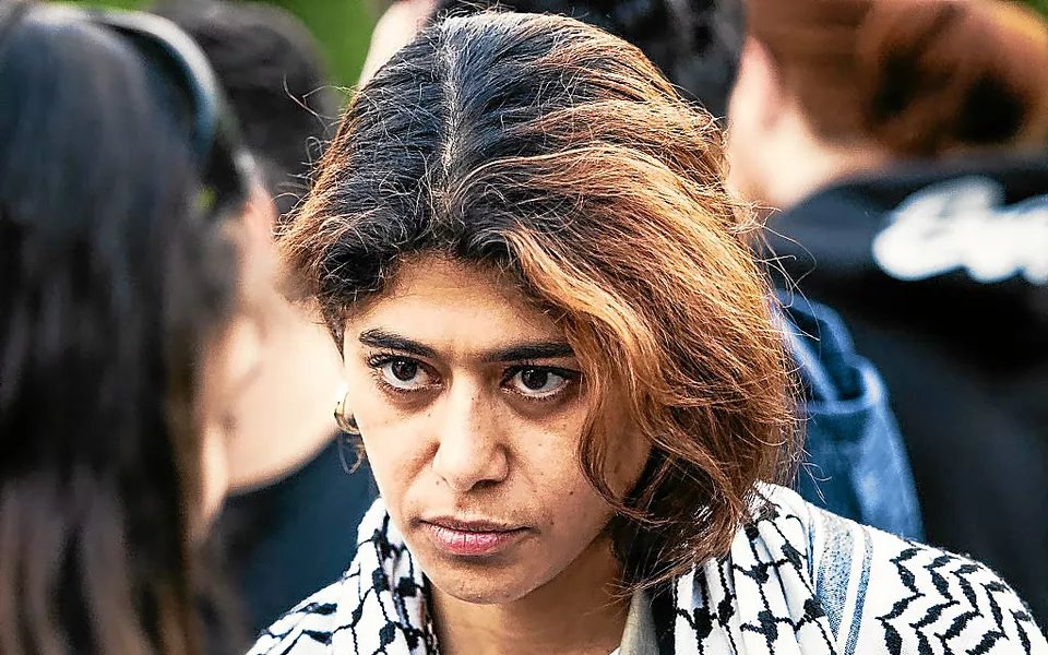 Napo Léon (@napoleon1226391) on Twitter photo - L'amour de la France vs la haine de la France.
- Tout ce que j'aime vs tout ce que je déteste.
- Une femme patriote vs une activiste islamiste.
- La nation vs la charia.
- La liberté vs la soumission
- Sabrina vs Rima...
Je suis Sabrina et vous ?
<a href="/MedjbeurM/">Sabrina M 🇫🇷</a> - L'amour de la France vs la haine de la France.
- Tout ce que j'aime vs tout ce que je déteste.
- Une femme patriote vs une activiste islamiste.
- La nation vs la charia.
- La liberté vs la soumission
- Sabrina vs Rima...
Je suis Sabrina et vous ?
<a href="/MedjbeurM/">Sabrina M 🇫🇷</a>