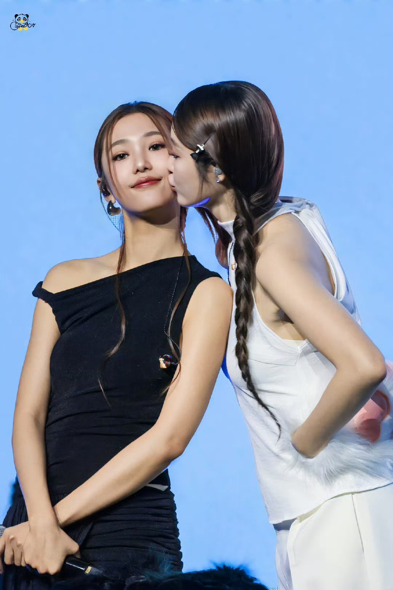 ว้าย ประเจิดประเจ้อมาก

NAMTANFILM HK STARRY NIGHT
#NamtanFilm1stFMinHongKong
#น้ำตาลฟิล์ม #NamtanFilm