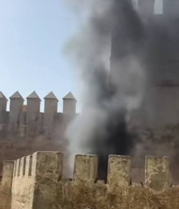 Cuerpospolicia1's tweet image. #Última Hora: Actualidad/Incendio en la Muralla Macarena Sevilla.

Pequeño Incendio en la Muralla de la Macarena Sevilla en el día de Jueves 7 de Agosto 2025.

La noche de este viernes quedará marcada por el incendio que, pasadas las 21:00 horas, se declaró.