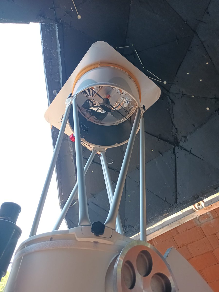 RSalviati's tweet photo. El #Meade #Lightbridge 16’ suele mirar estrellas lejanas… pero hoy apuntó a la más cercana 🌞✨
DIY: filtro solar casero + #ObservatorioBB8 = primera imagen del Sol.
#Astronomy #Astronomía #DIY #SolarView #SpacePhotography #Sun #Astrofoto https://t.co/2zua0tux4m