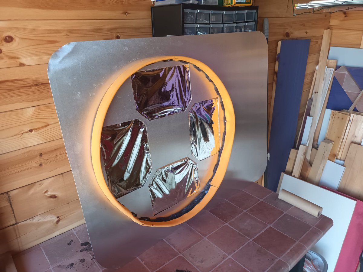RSalviati's tweet photo. El #Meade #Lightbridge 16’ suele mirar estrellas lejanas… pero hoy apuntó a la más cercana 🌞✨
DIY: filtro solar casero + #ObservatorioBB8 = primera imagen del Sol.
#Astronomy #Astronomía #DIY #SolarView #SpacePhotography #Sun #Astrofoto https://t.co/2zua0tux4m