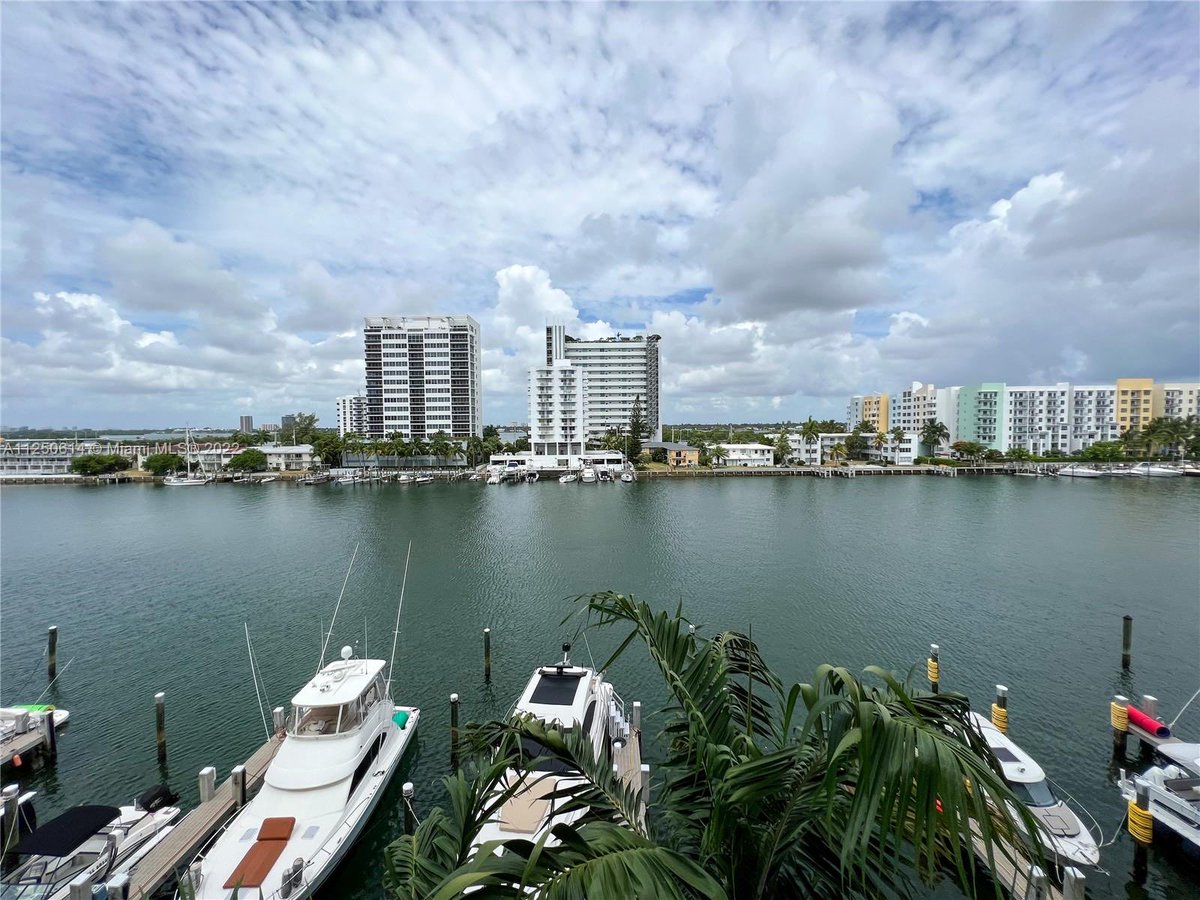 Good morning X 
rise and shine ✨ 

Rest and relax 🏖️
#Sunday #Funday