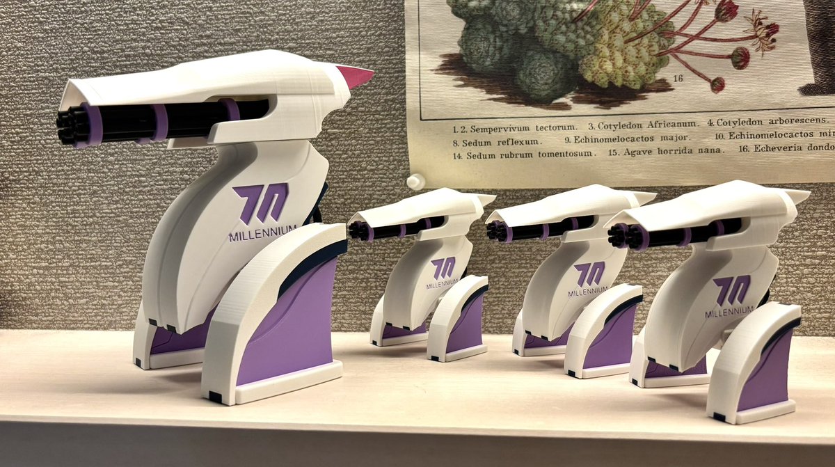 •カヨコの固有武器風カスタムパーツセット　
12,000円

•リオの固有武器風カスタムパーツセット　
13,000円

•トキのハンドガン風フルフレーム
25,000円(限定1個

•雷ちゃんMk1、MK2(稼働フィギュア
3,000円　

他にも色々展示して[土西1ね09b]で待ってます！
詳細はツリーに
#C106 #C106お品書き