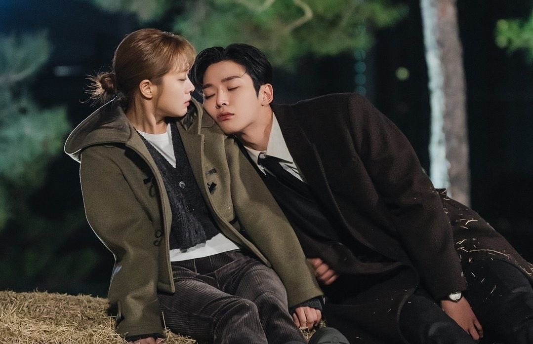 Destined with you’nun 9. Bölümünü izliyorum şu an ve gerçekten inanılmaz güzel bir dizi ✨asla da sıkmıyor üstelik çiftimiz de aşırı uyumlu ve tatlılar💖hafta sonumu güzelleştirdiler resmen🌼
#DestinedWithYou