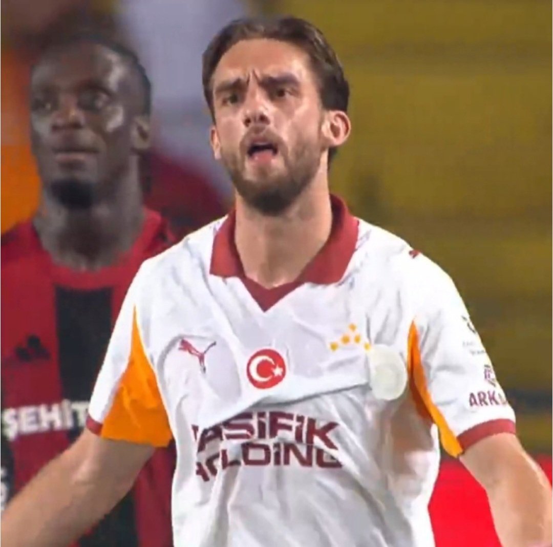 Yıldızlar o kadar gerçek ki, Puma bile yerinden sökememiş!