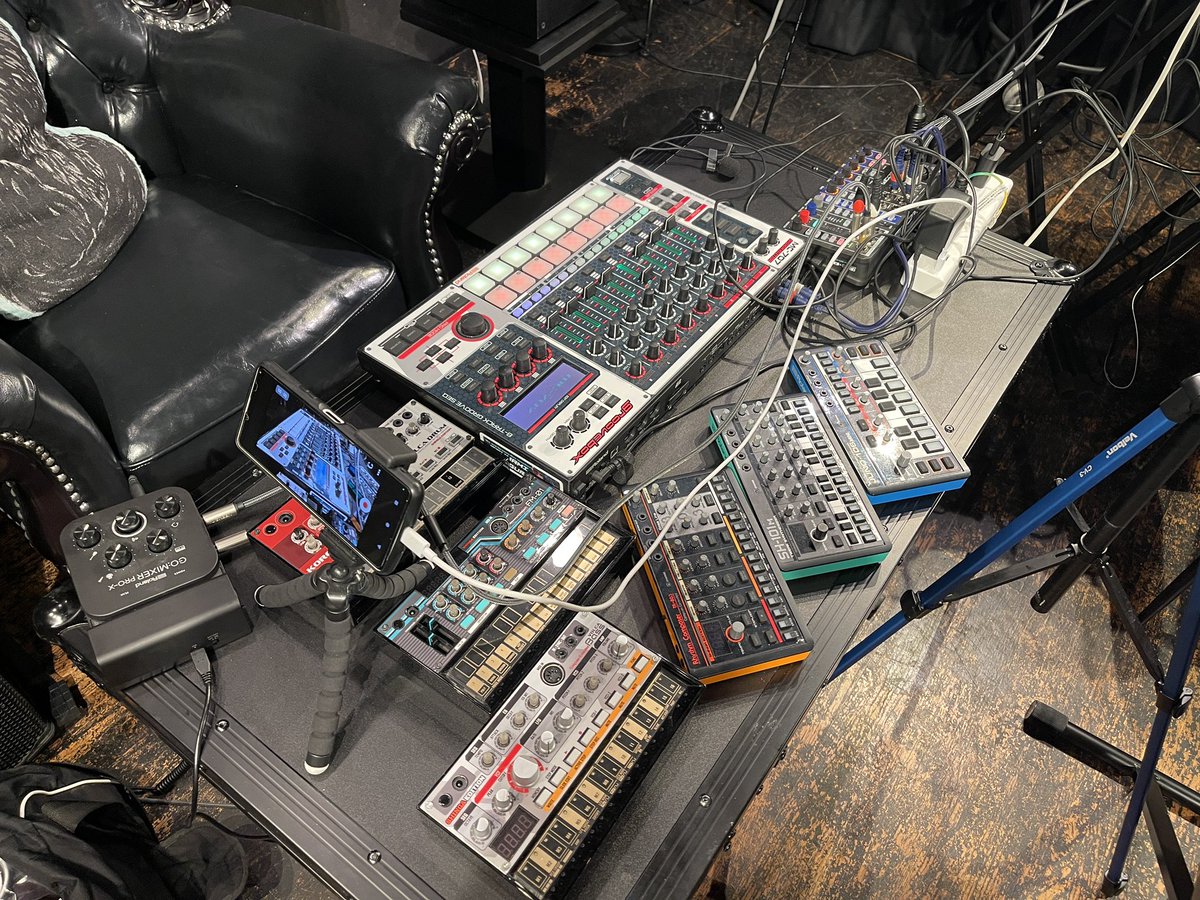 #グルーブチャンネルオフライン に参加。
テクノ好きの #SHINGA 好きのガチ変態(自分含む)どもの戯れ

終始テクノ系音楽で、伝説の1回目は大盛り上がり❗️
次回も楽しみ😊