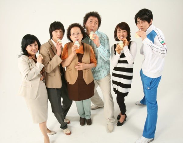okokanokay's tweet photo. 20주년 기념으로 바나나우유 광고 다시하면 좋겠다.. https://t.co/s77ORAyoOH