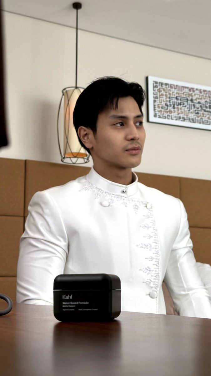 cuma make Kahf Pomade Ijo doang udh bikin si bree jadi kelihatan makin ganteng di nikahannya cuy. jadi pengen beli juga nih gue😎