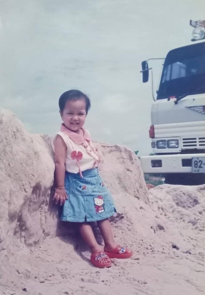 Secret Photo! ดูออกไหมใครเอ่ย ? 🥰
เตรียมฟังเรื่องเม้าท์มอยของฟรีน จากคุณแม่นัน พร้อมชม Vlog ตัวเต็ม 17.00 นี้น้า ❤️✨

 #CTWxFREENandMOM
#srchafreen #CTWMyMomMyMate #centralworld 
#MyMomMyMate #โมเมนต์สุดซี้มามี้สุดเลิฟ #MothersDay2025