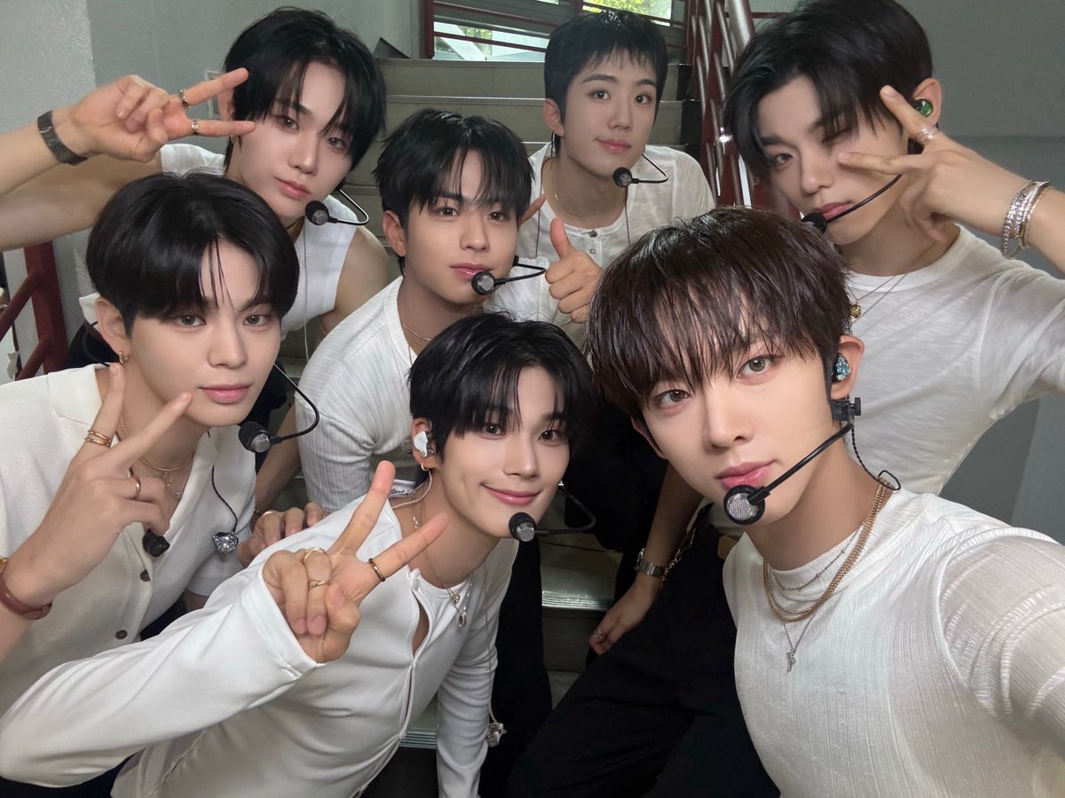 Ktown4u POP-UP STORE ラキドロ EVNNE イジョンヒョン Ktown4u POP-UP STORE ラキドロ EVNNE イジョンヒョン EVNNE イ
