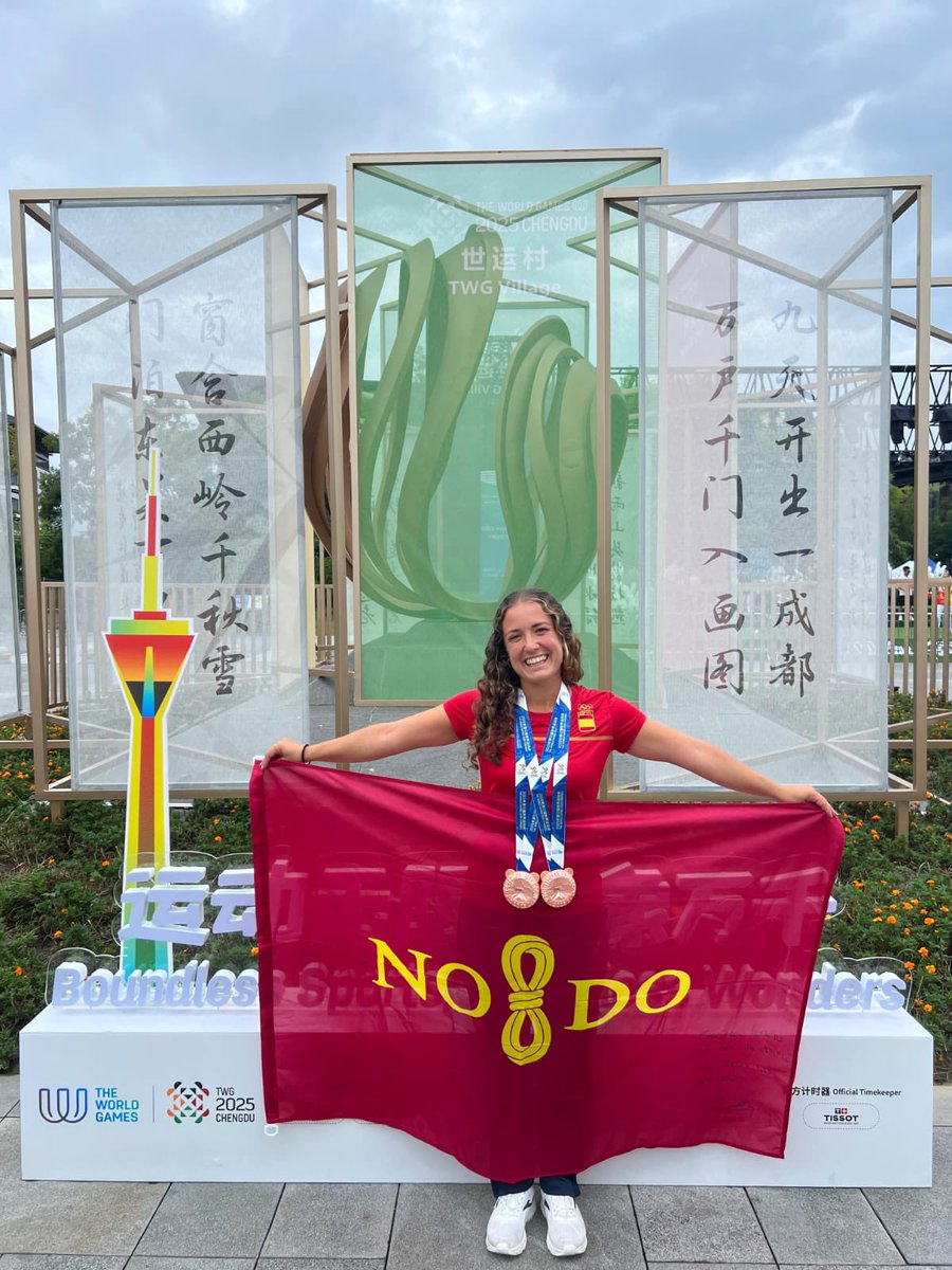 jlsanzalcalde's tweet photo. Loreto Macho lo ha vuelto hacer. Doble medallista de Dragon Boat🐉 en los @twg2025. Única sevillana de su embarcación y palista del @CNauticoSevilla que ha llevado al cajón de #Chengdu2025 la bandera de la ciudad que le entregamos en 2024

¡Eres un orgullo para Sevilla!

#TWG2025 https://t.co/mVWoW2PIv2