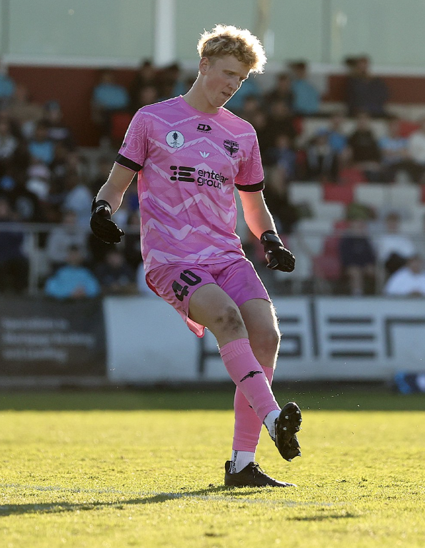 Eamonn McCarron se convierte en el debutante más joven en la portería del Wellington Phoenix

El guardameta de 17 años fue titular en el encuentro de la Australia Cup ante las lesiones de los dos porteros del primer equipo

Consiguió una portería a 0 y se mostró muy sólido