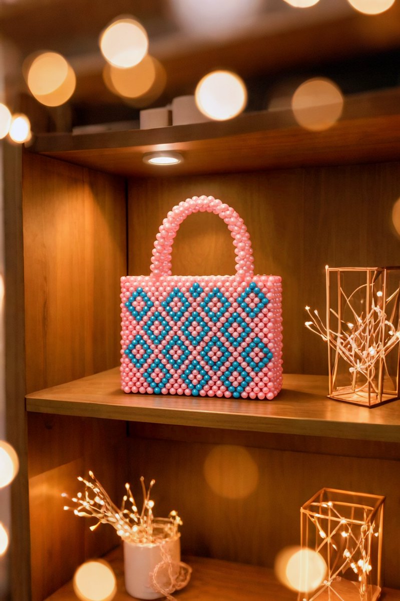 KalraTeto30823's tweet image. 💖 ہینڈ میڈ بیڈڈ بیگ – خوبصورت اور منفرد 💖
💰 2500 PKR | 🎨 کلر اور ڈیزائن کسٹمائز ایبل
📩 آرڈر کریں: 03040942541

#StoneAndStyle #BeadedBag #CustomMade #FashionAccessories #LuxuryBag