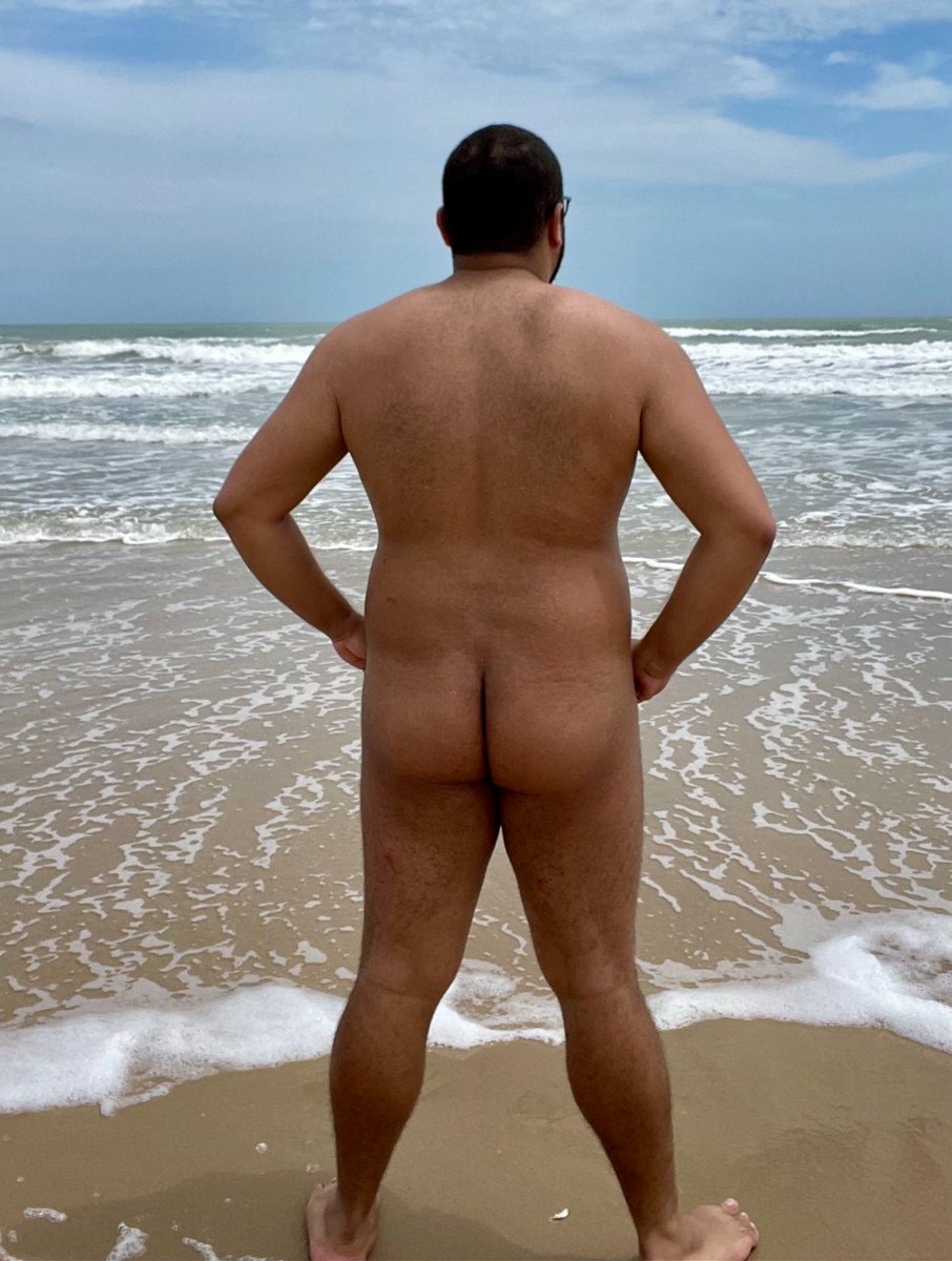 ositodeohio's tweet photo. Cada vez que necesitaba tranquilizarme yo iba a UFO Beach en South Padre Island.  Allá podía disfrutar estar desnudo en la naturaleza. No hay nada mejor que nadar desnudo. 

#GayNudist #NudistaGay #OsoNudista #huarachudo #nudist #nudista #NormalizeNudity https://t.co/AwXs9Dpggb