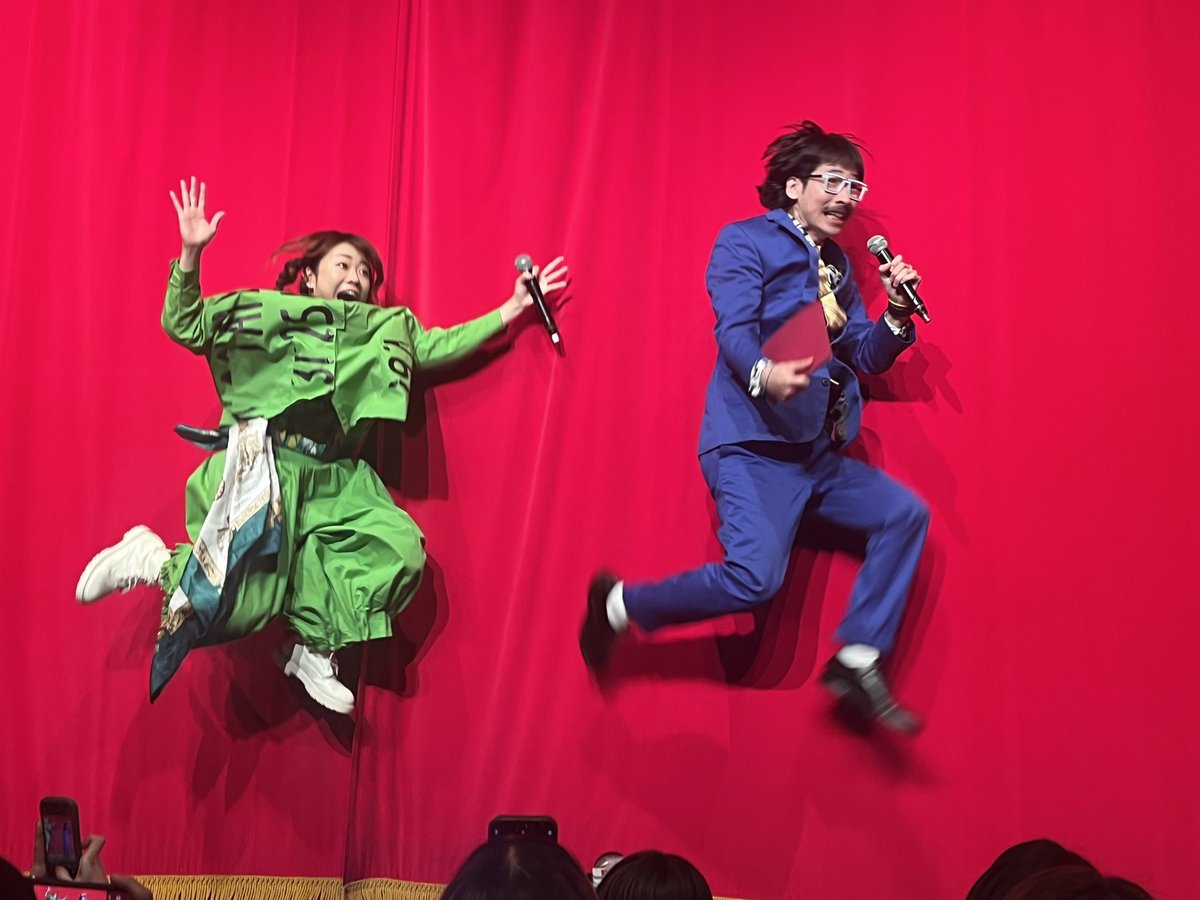 koji_natsu's tweet image. #ルミネtheよしもと の前説 #もしコル  の2人のジャンプ力が凄すぎる…！！
シャッターチャンスのため、5回も飛んでくださいました💨